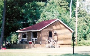 A typical cabin at Pinelands before the resort was redeveloped as the Muskokan. According to developer Walter Prychidny, the resort was "obsolete." Courtesy of Judy Embleton