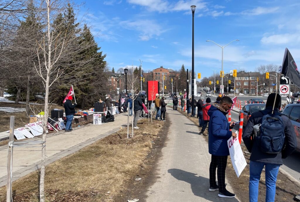 CUPE 4600 picket line near the entrance to the university