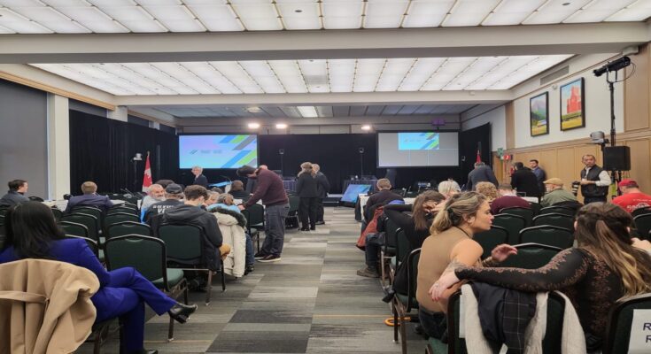 The members of the public and the media waiting for the final Emergencies Act Inquiry to start. [Yumna Iftikhar / Reloading News]