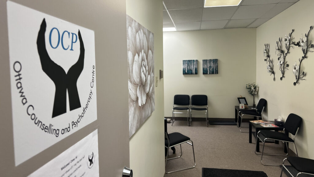 The entrance into the Ottawa Counselling and Psychotherapy Centre's lobby.